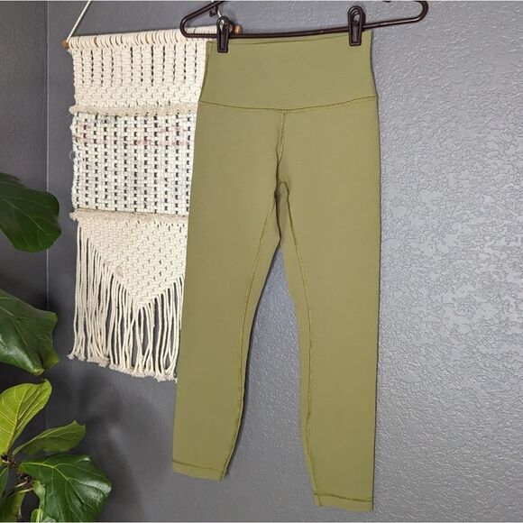 Lululemon Size 4 Ribbed Green Leggings - Picture 1 of 7